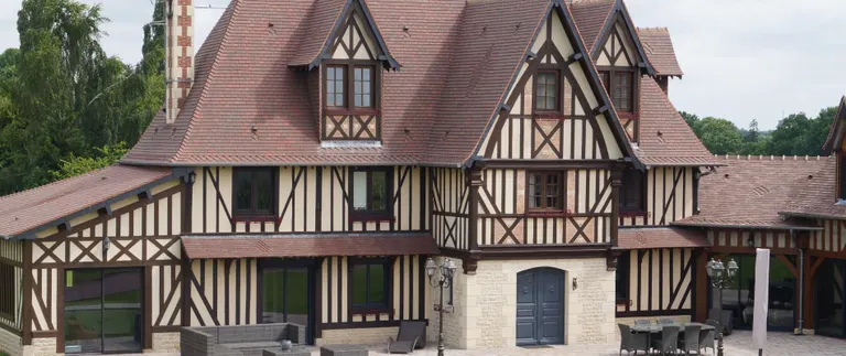 Fabrication artisanale de menuiseries bois, charpentes et escaliers traditionnels